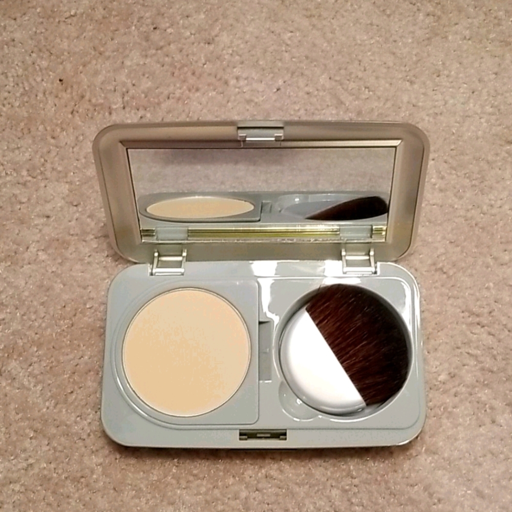 Foundation Compact by Mary Kay